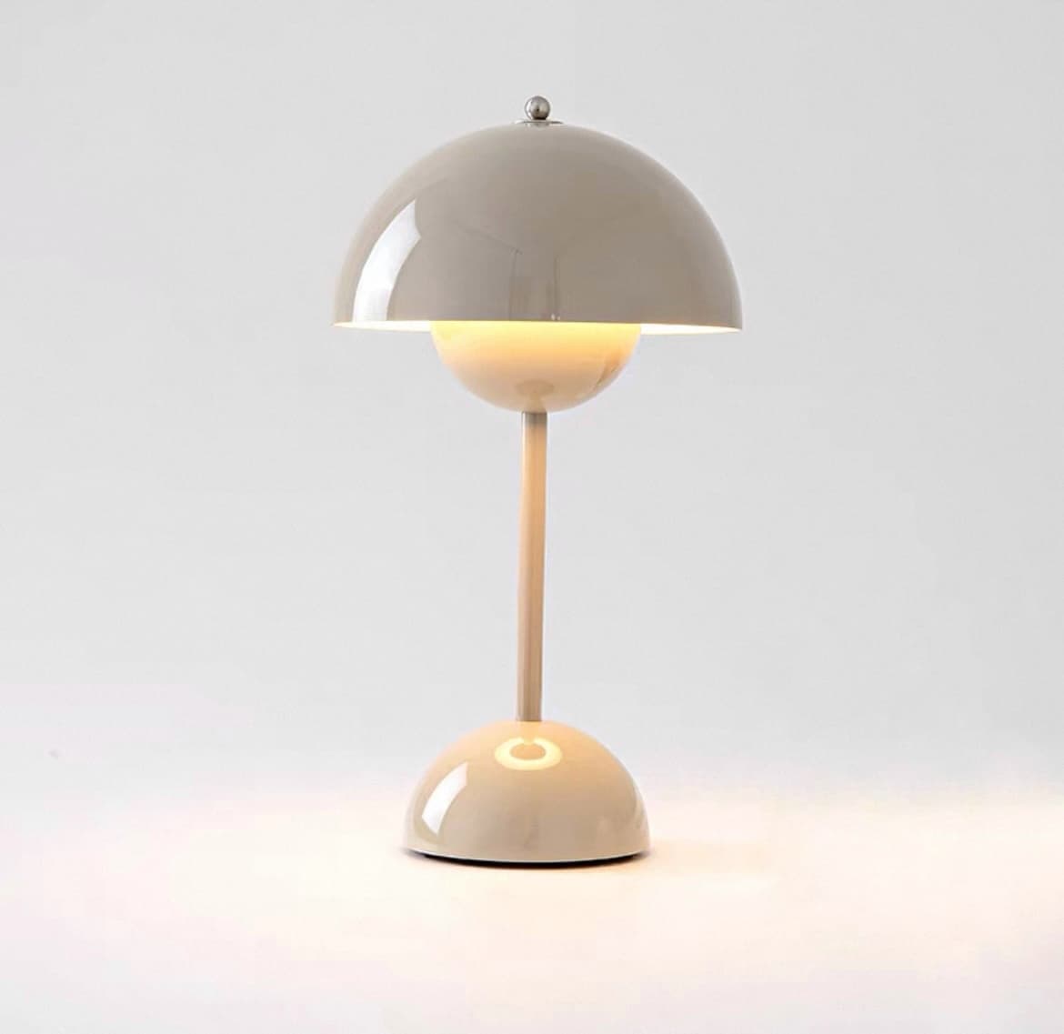 Настольная лампа Verpan Flowerpot от Lampastore 