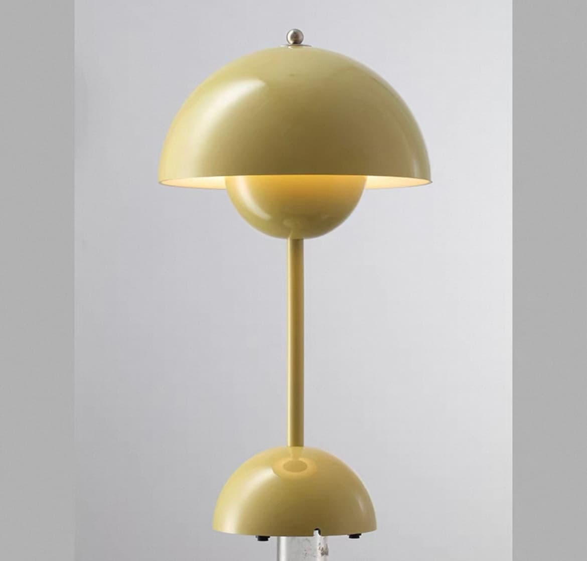 Настольная лампа Verpan Flowerpot от Lampastore 